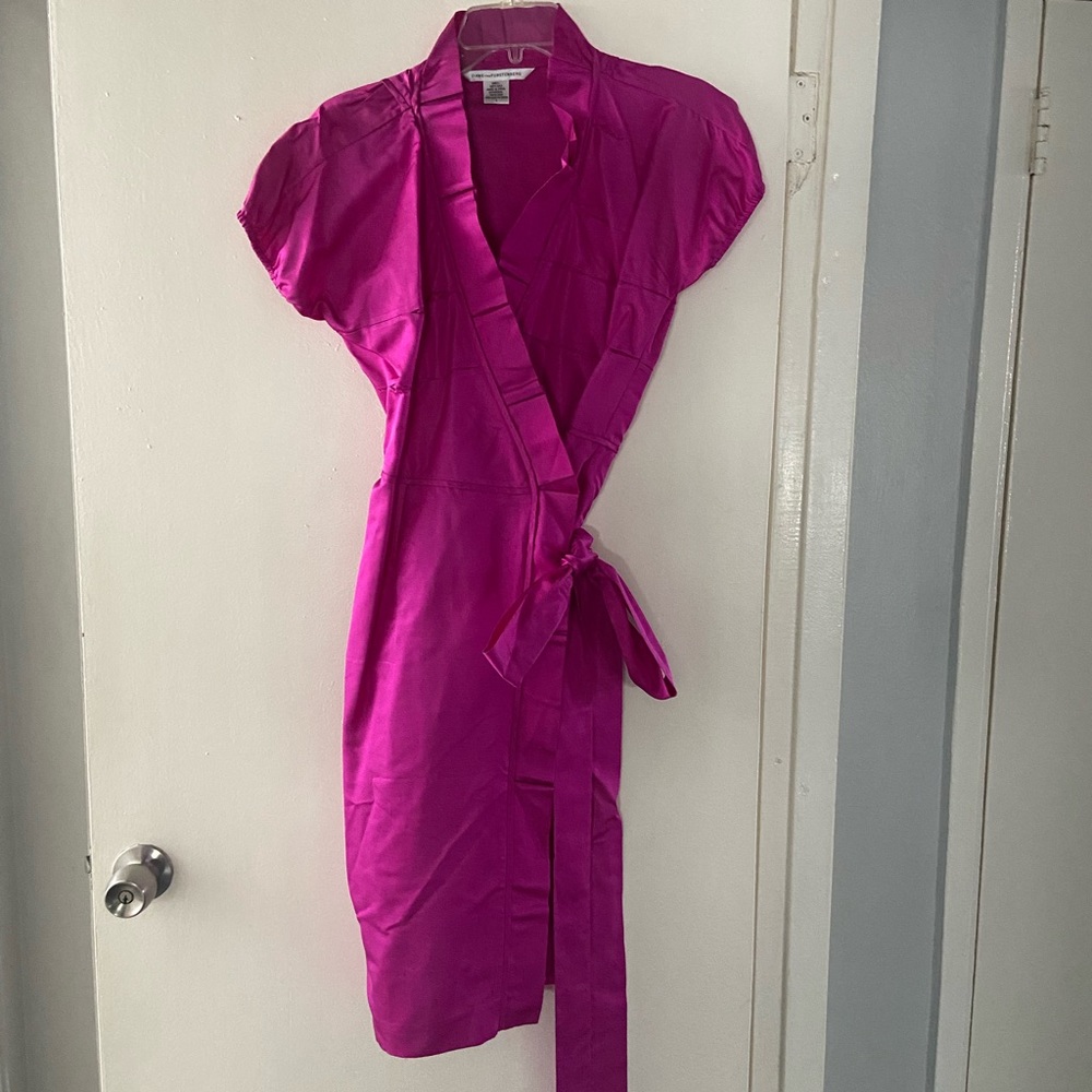 DVF silk wrap cocktail dress size 6.